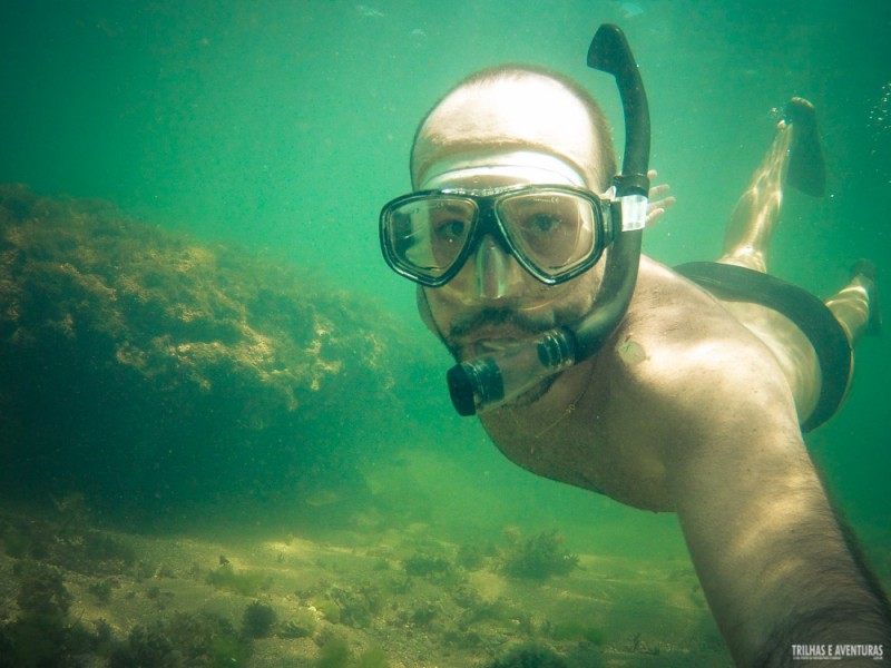 Mergulho nas piscinas naturais da Praia do Forte