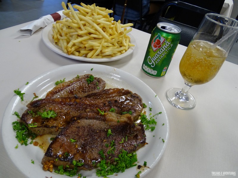 Picanha grelhada com batata frita e guaraná. Tem coisa melhor?